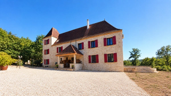  Propriété de caractère de 444 m² avec piscine et 9 012 m² de terrain à Payrac, rendement locatif avec divers possibilités d'acceuil