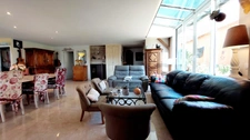 Maison de plain-pied rénovée avec piscine, terrasse couverte de 50 m² et chalet indépendant – Périgord Noir