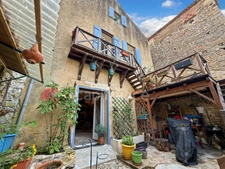 Maison de ville, Villefranche du Périgord, 140m2, totalement rénovée et meublée, cave voutée. Idéal résidence secondaire ou location meublée