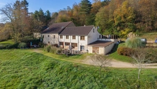 For sale, a 364 m² house surrounded by more than 2.5 hectares of land in Carsac-Aillac with 3 furnished gîtes, a main house and a swimming pool.