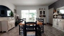 Maison 135m² au calme sans travaux, 4 chambres, garage et carport, terrain plat environ 2500m² à Meyrals