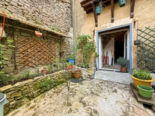 Maison de ville, Villefranche du Périgord, 140m2, totalement rénovée et meublée, cave voutée. Idéal résidence secondaire ou location meublée