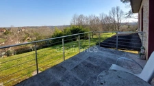 Maison familiale de 244m² à Belvès, 8 pièces, 5 chambres, avec vue dégagée et appartement spacieux indépendant, terrain de 3088m².