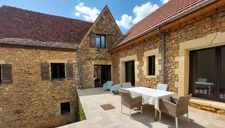 A fully renovated character property with swimming pool, unobstructed views and an exceptional setting in the heart of the Périgord Noir