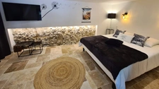 Exceptional stone house – 220 m² renovated – Saint-Cybranet – Fully equipped and furnished – Outbuildings
