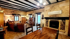 A vendre. Ensemble de 250m² à Tursac (24) avec maison d'habitation, gîte, piscine lagon sur près de 1,5 hectares de terrain en partie boisé. possibilité de création d'une auberge. Source. Géothermie