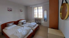 Maison familiale de 244m² à Belvès, 8 pièces, 5 chambres, avec vue dégagée et appartement spacieux indépendant, terrain de 3088m².