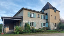 A vendre, Maison de 230m² à Saint-Cyprien avec maison d'habitation et deux gîtes et piscine.