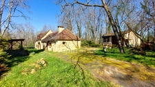 Maison en pierres à Coux et Bigaroque 150m² avec 6 pièces, 3 chambres, 2 garages et atelier, terrain de 5577m², sans vis à vis au coeur de la nature.