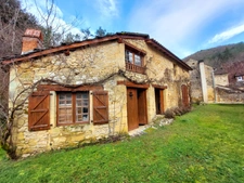 Exceptional stone house – 220 m² renovated – Saint-Cybranet – Fully equipped and furnished – Outbuildings