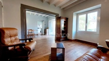 Maison au centre du village Prats du Périgord, 92m2, 4 pièces, 3 chambres, jardin, puits, grange avec fort potentiel.