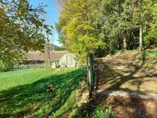A vendre. Ensemble de 250m² à Tursac (24) avec maison d'habitation, gîte, piscine lagon sur près de 1,5 hectares de terrain en partie boisé. possibilité de création d'une auberge. Source. Géothermie