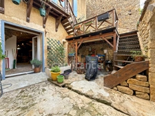 Maison de ville, Villefranche du Périgord, 140m2, totalement rénovée et meublée, cave voutée. Idéal résidence secondaire ou location meublée
