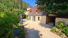 Exceptional stone house – 220 m² renovated – Saint-Cybranet – Fully equipped and furnished – Outbuildings
