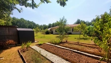 Maison 135m² au calme sans travaux, 4 chambres, garage et carport, terrain plat environ 2500m² à Meyrals