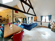 For sale, a 364 m² house surrounded by more than 2.5 hectares of land in Carsac-Aillac with 3 furnished gîtes, a main house and a swimming pool.
