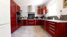 Maison 135m² au calme sans travaux, 4 chambres, garage et carport, terrain plat environ 2500m² à Meyrals