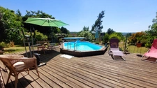Maison de plain-pied rénovée avec piscine, terrasse couverte de 50 m² et chalet indépendant – Périgord Noir