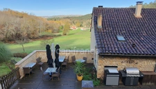 For sale, a 364 m² house surrounded by more than 2.5 hectares of land in Carsac-Aillac with 3 furnished gîtes, a main house and a swimming pool.