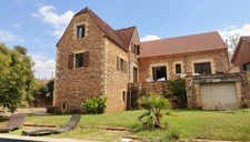 A fully renovated character property with swimming pool, unobstructed views and an exceptional setting in the heart of the Périgord Noir