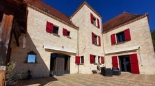  Propriété de caractère de 444 m² avec piscine et 9 012 m² de terrain à Payrac, rendement locatif avec divers possibilités d'acceuil