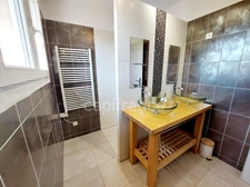 Maison à Salignac-Eyvigues, 155m², 7 pièces, 5 chambres, 5667m² de terrain, sans travaux, rentabilité, terrain en plus à bâtir.