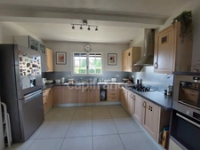 Maison familiale de 244m² à Belvès, 8 pièces, 5 chambres, avec vue dégagée et appartement spacieux indépendant, terrain de 3088m².