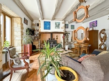 Maison de ville, Villefranche du Périgord, 140m2, totalement rénovée et meublée, cave voutée. Idéal résidence secondaire ou location meublée