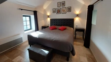 Exceptional stone house – 220 m² renovated – Saint-Cybranet – Fully equipped and furnished – Outbuildings