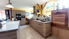 Maison de plain-pied rénovée avec piscine, terrasse couverte de 50 m² et chalet indépendant – Périgord Noir