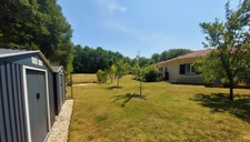 Maison 135m² au calme sans travaux, 4 chambres, garage et carport, terrain plat environ 2500m² à Meyrals