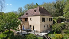 Maison 222m², 8 pièces, 6 chambres, gîte, studio, chambre d'hôte, piscine, terrrain 2737m² à LE BUISSON DE CADOUIN (24)