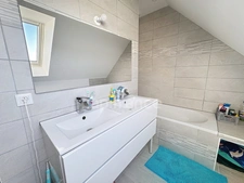 A Vendre- Maison familiale 5 pièces récente avec double garage à CORMERY 