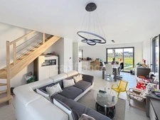 A Vendre- Maison familiale 5 pièces récente avec double garage à CORMERY 