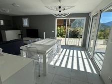 Modern house with mountain views – peaceful setting near Lake Annecy