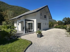 Modern house with mountain views – peaceful setting near Lake Annecy