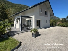 Modern house with mountain views – peaceful setting near Lake Annecy