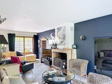 Charming and characterful family home for sale, 11 rooms 
