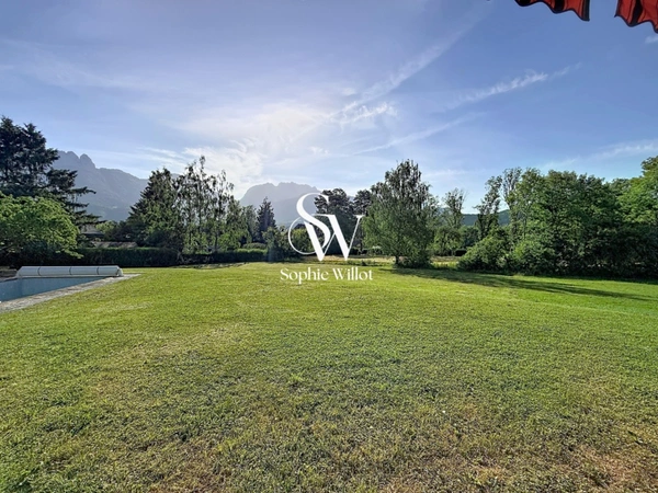 Maison de Famille à vendre 7 pièces - 200 m2 hab. (245 utiles) - plus de 2000m2 terrain prox. Lac - proche de ANNECY (74)