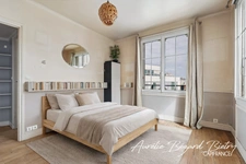 Appartement très lumineux en étage élevé