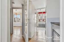Appartement très lumineux en étage élevé