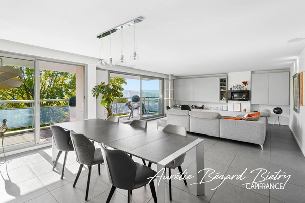 Duplex en dernier étage avec terrasse plein ciel de 143 m²