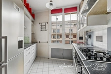 Appartement très lumineux en étage élevé
