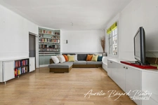 Appartement très lumineux en étage élevé