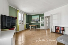 Appartement très lumineux en étage élevé