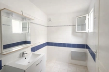 SPÉCIAL INVESTISSEUR – VILLERS-COTTERÊTS – T2 AVEC 2 PARKINGS – FAIBLES CHARGES – 30 MIN ROISSY CDG