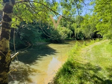PROPRIÉTÉ DE CARACTÈRE SUR 18 HECTARES – GÎTES, SALLE DE RÉCEPTION, LAC ET FORT POTENTIEL D’EXPLOITATION CAUDECOSTE (47)
