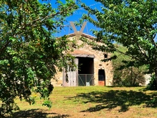 PROPRIÉTÉ DE CARACTÈRE SUR 18 HECTARES – GÎTES, SALLE DE RÉCEPTION, LAC ET FORT POTENTIEL D’EXPLOITATION CAUDECOSTE (47)