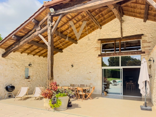 DEUX MAISONS EN UNE • 10 CHAMBRES • 2 PISCINES • JUSQU’À 10 HA SAINT GEORGES (47)
