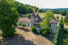 Manoir de caractère avec piscine intérieure, gîte et 11,6 hectares de nature préservée – LACAPELLE CABANAC (46)